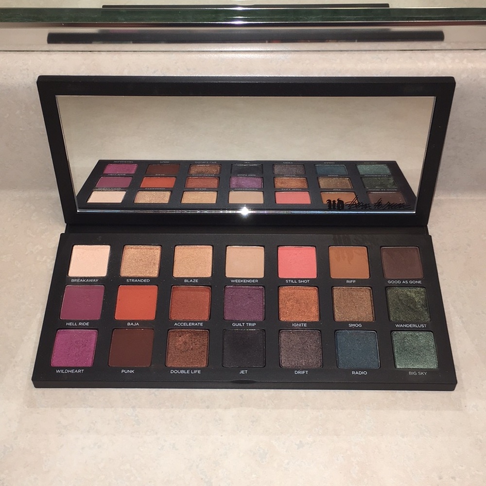 🌴Urban Decay Born To Run Palette🌞